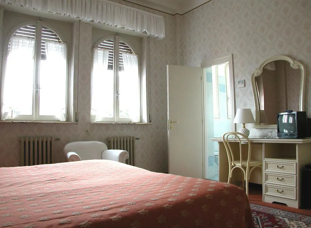 Отель Du Parc Lake Maggiore 2*,
