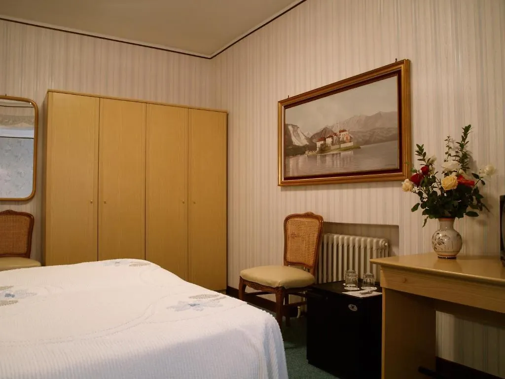 Отель Du Parc Lake Maggiore 2*,